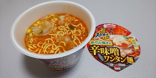 『超スーパーカップ1.5倍 四川山椒香る辛味噌ワンタン麺』