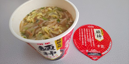 『麺神カップ 濃香醤油』