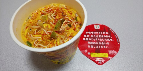 『セブンプレミアム 辛だるま旨辛玉子とじ麺』
