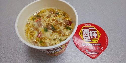 『一杯満足 しょうゆ味ヌードル』