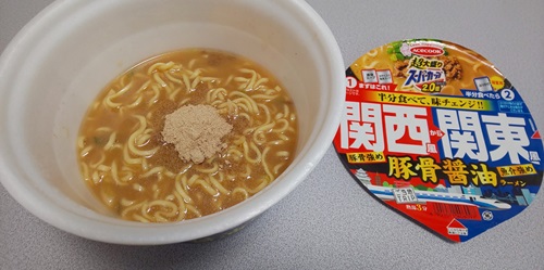 『超大盛りスーパーカップ2.0倍 豚骨醤油ラーメン 関西風から関東風』