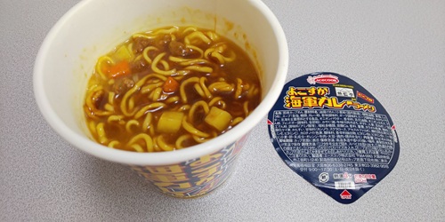 『魚藍亭監修 よこすか海軍カレーラーメン ビーフ味』