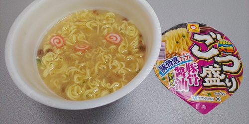 『ごつ盛り 豚骨醤油ラーメン』