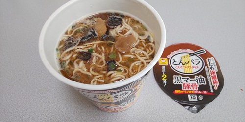 『とんこつパラダイス 黒マー油豚骨』