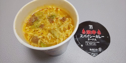 『セブンプレミアム 激辛スパイシーカレーヌードル』