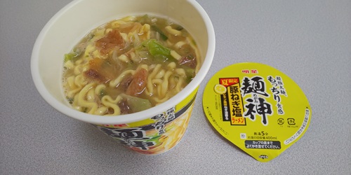 『麺神カップ 豚ねぎ塩ラーメン』