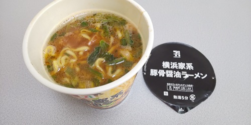 『セブンプレミアム 横浜家系豚骨醤油ラーメン』
