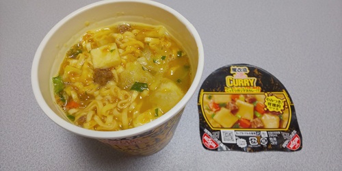 『魔改造カップヌードル カレー』