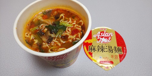 『明星Asian Hot 麻辣湯麺』