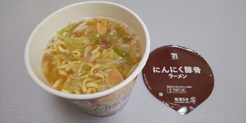 『セブンプレミアム にんにく豚骨ラーメン』
