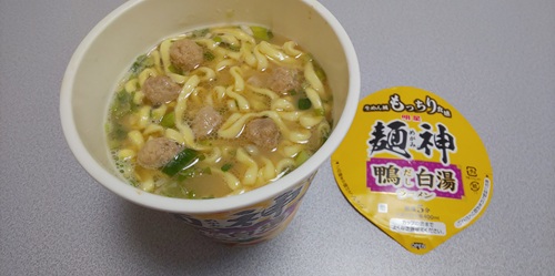 『麺神カップ 鴨だし白湯ラーメン』