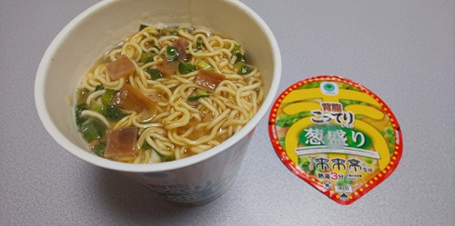 『来来亭 背脂こってりラーメン葱盛り』