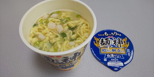 『麺神カップ 蛤だしと帆立だし白湯ラーメン』