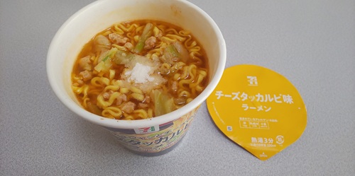 『セブンプレミアム チーズタッカルビ味ラーメン』