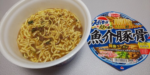 『スーパーカップ超大盛り 魚介豚骨醤油ラーメン』